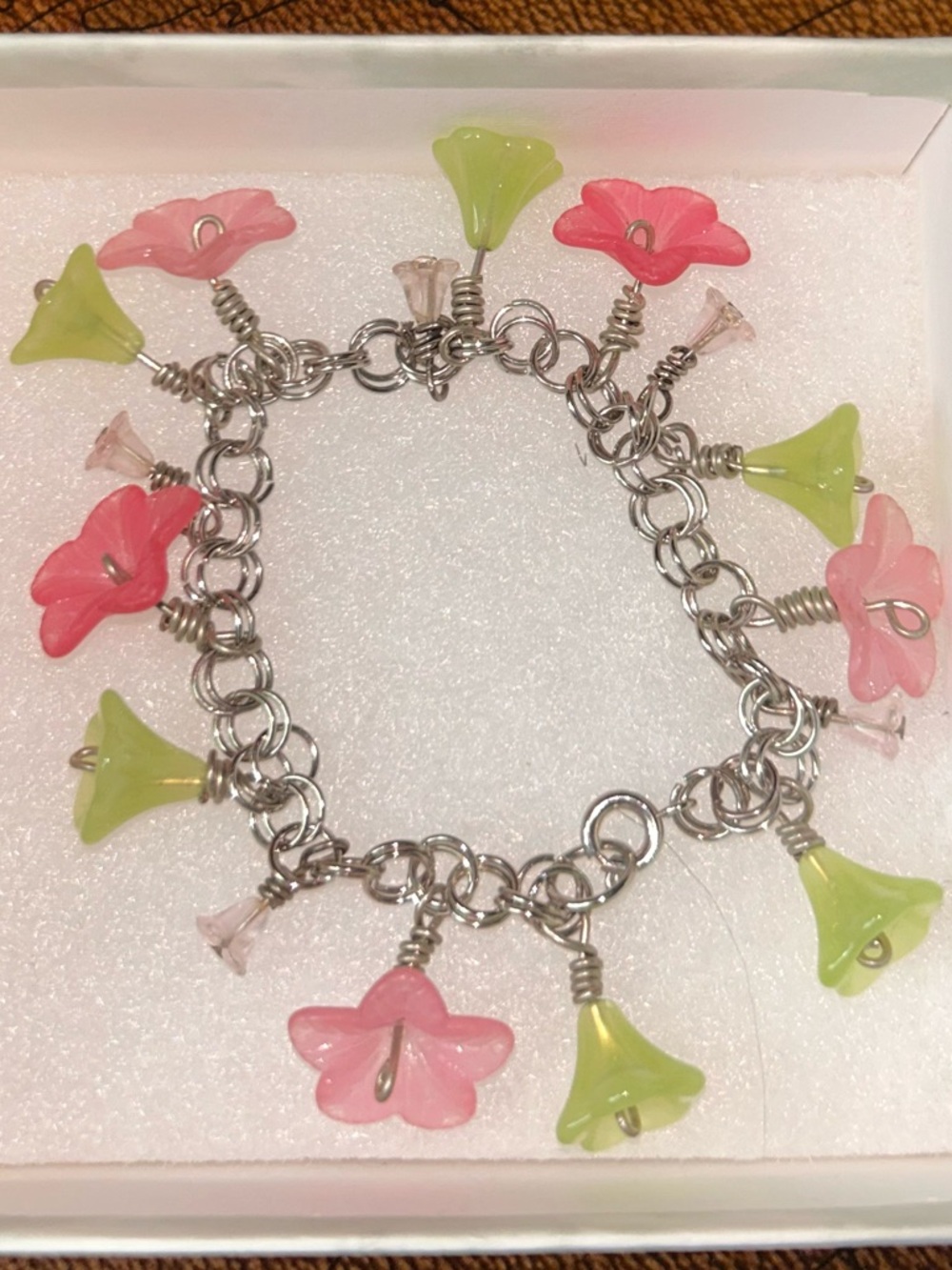 Vintage Link Bracelet with Glass Bell Dangle Flowers Charms in Pink and Green ๐ - Picture 7 of 7